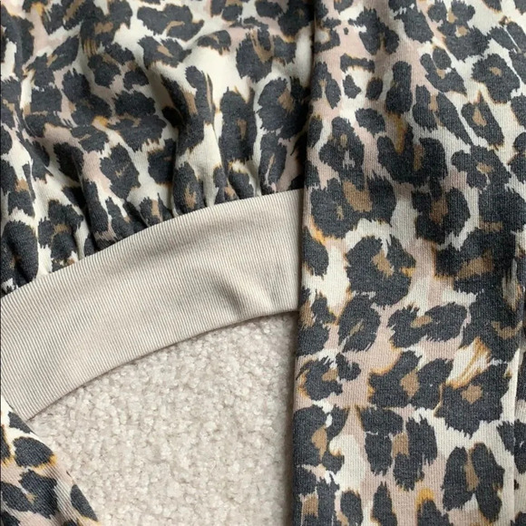 Nordstrom Cheetah Leopard Print Crop Hoodie Sweatshirt Size Small Long Sleeve - Picture 7 of 7